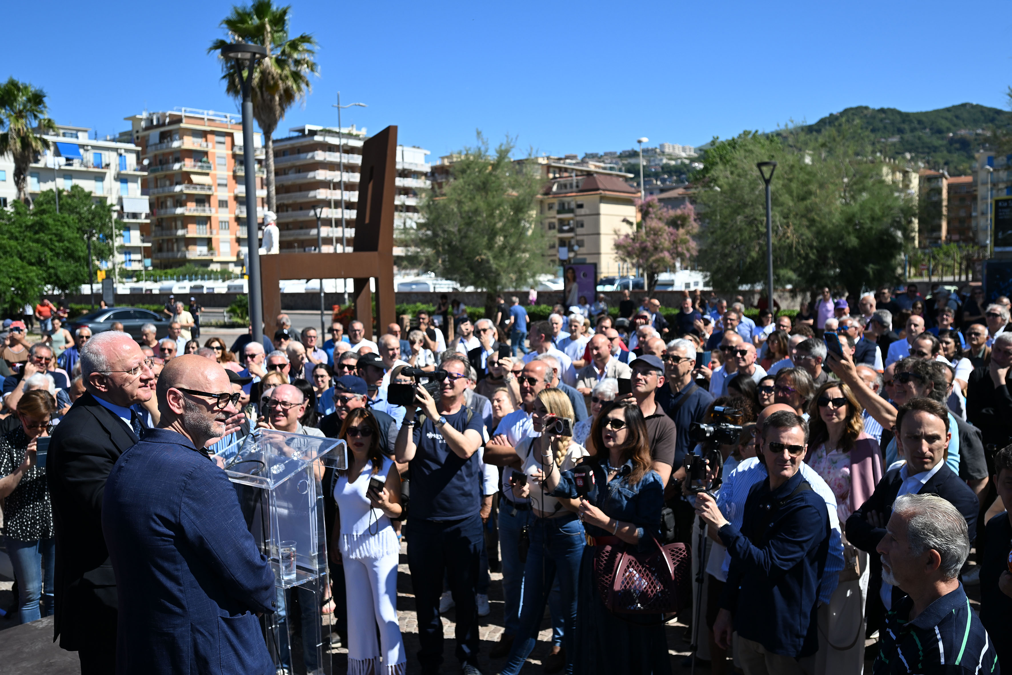 de_luca-nuove_spiagge_salerno