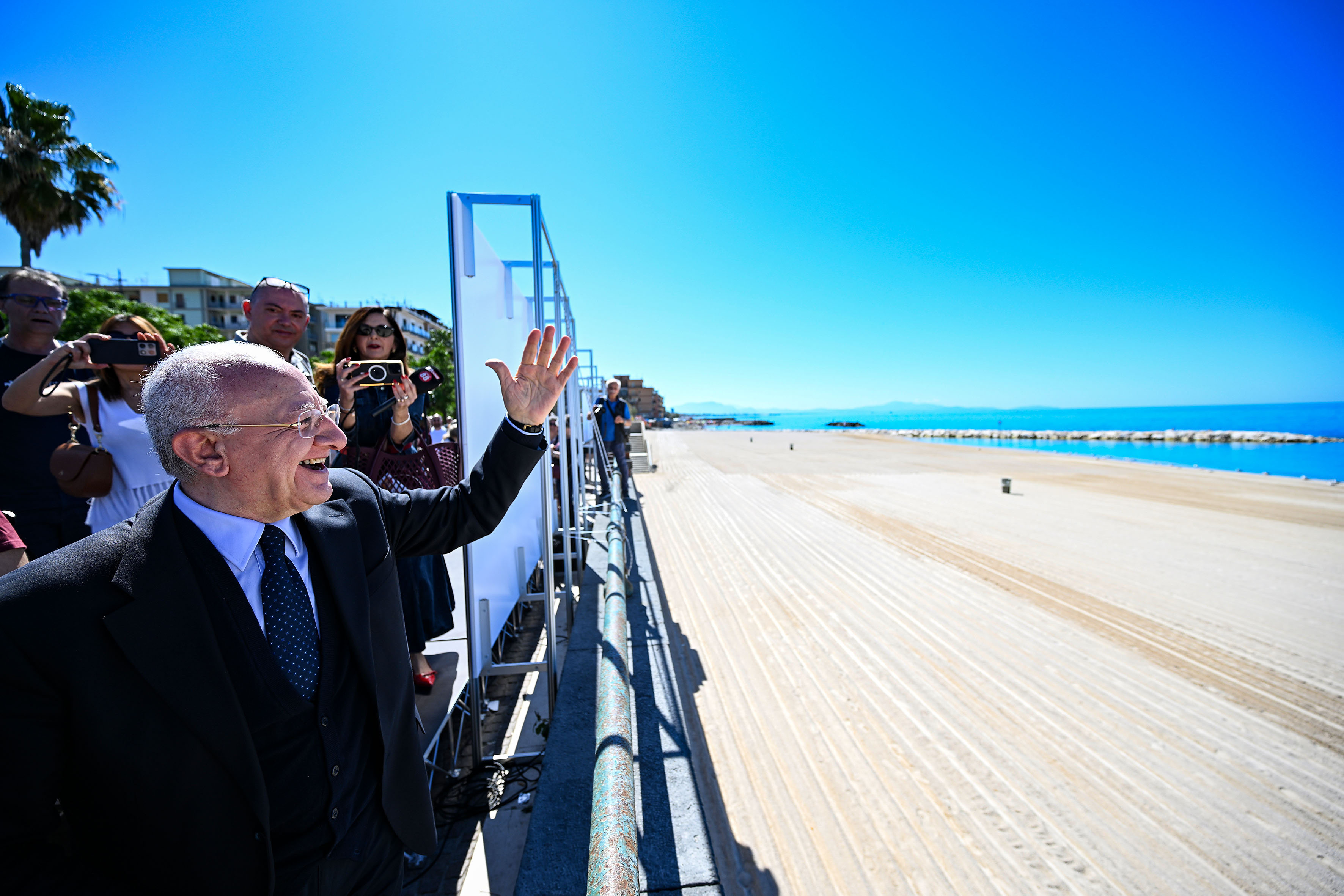 de_luca-nuove_spiagge_salerno