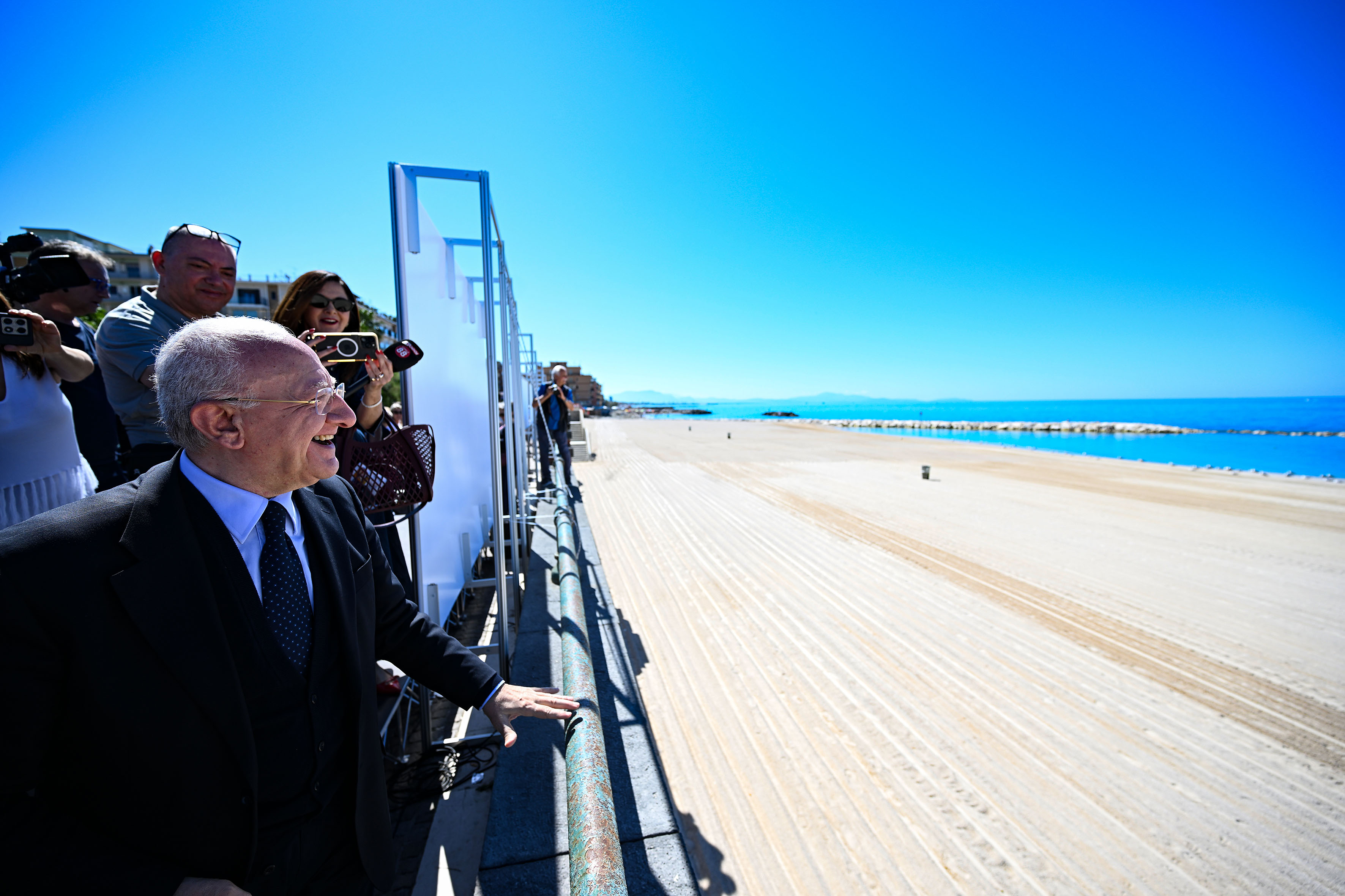 de_luca-nuove_spiagge_salerno