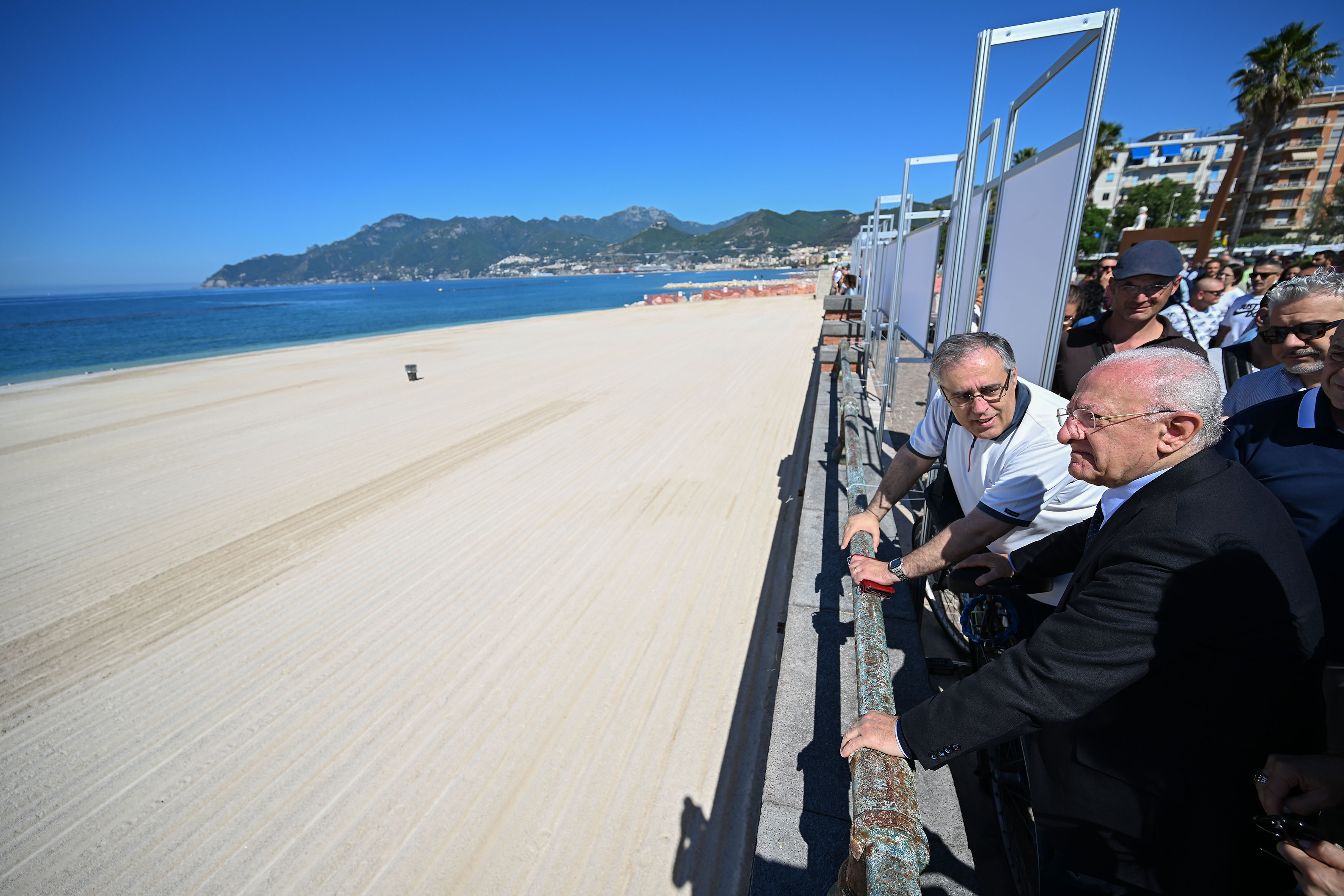 de_luca-nuove_spiagge_salerno