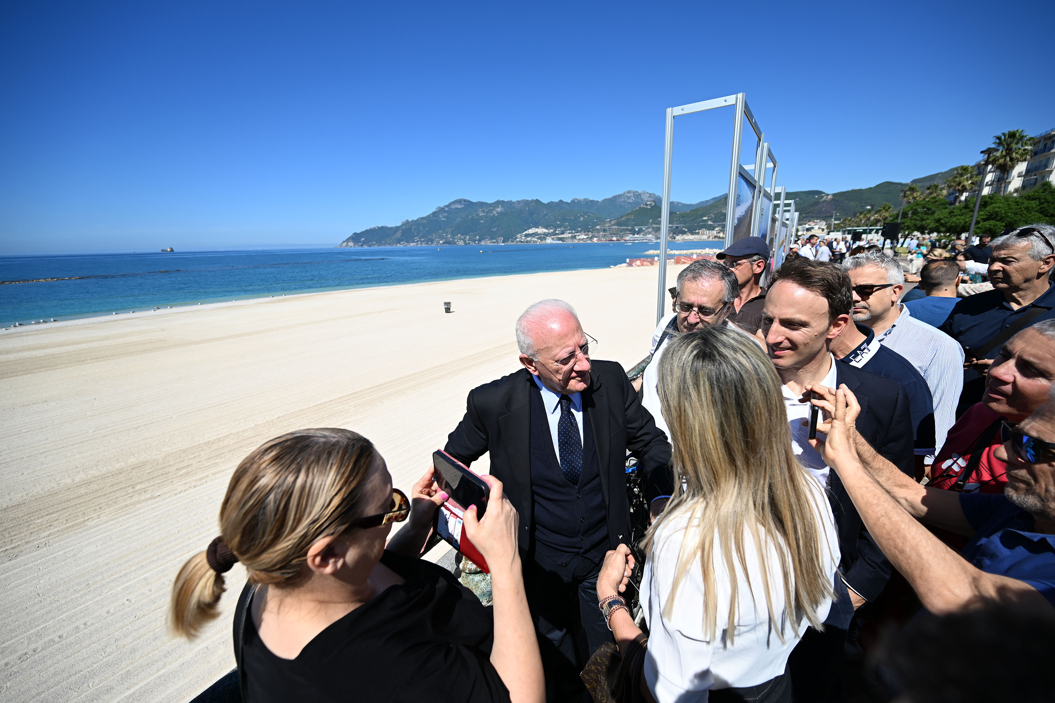de_luca-nuove_spiagge_salerno