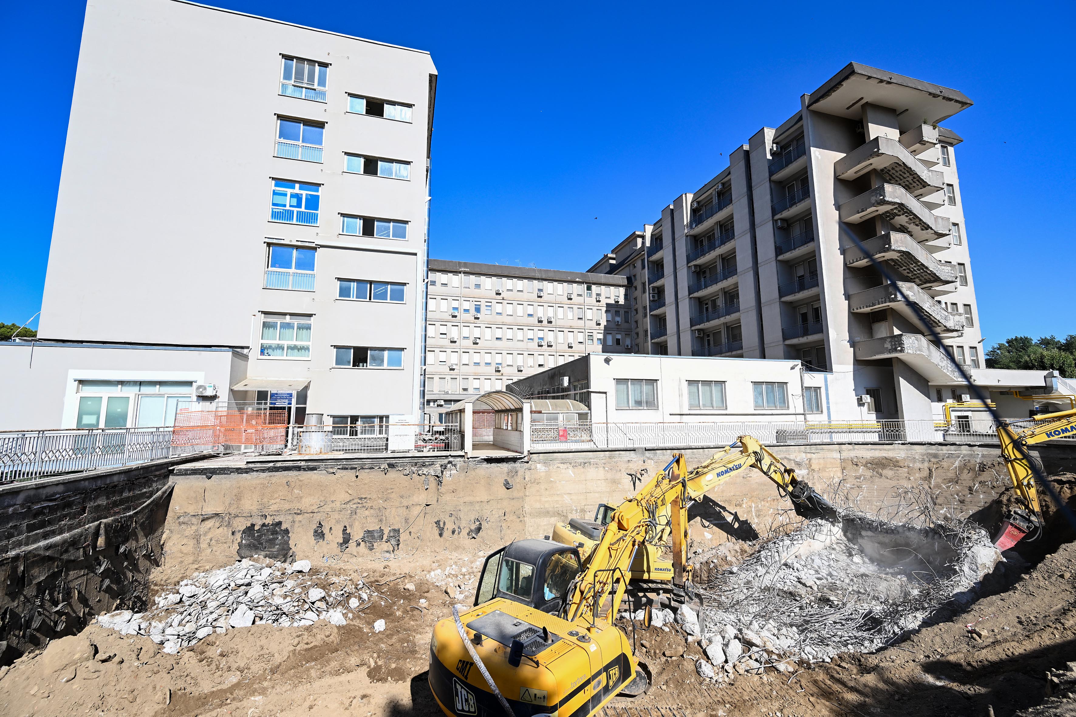 de_luca-cantiere_ospedale_nocera