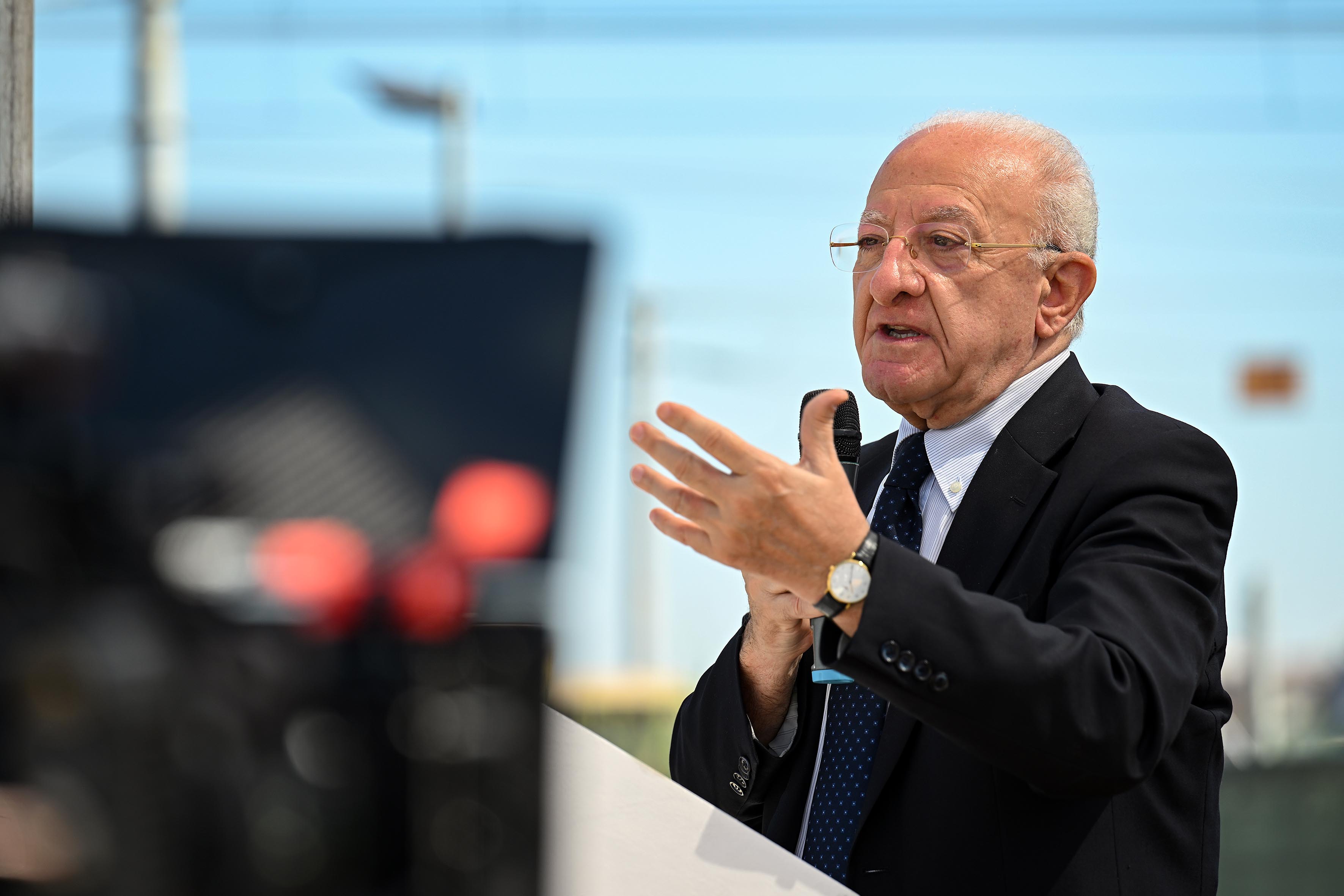 De Luca alla presentazione delle opere di completamento dell'impianto fognario di scafati