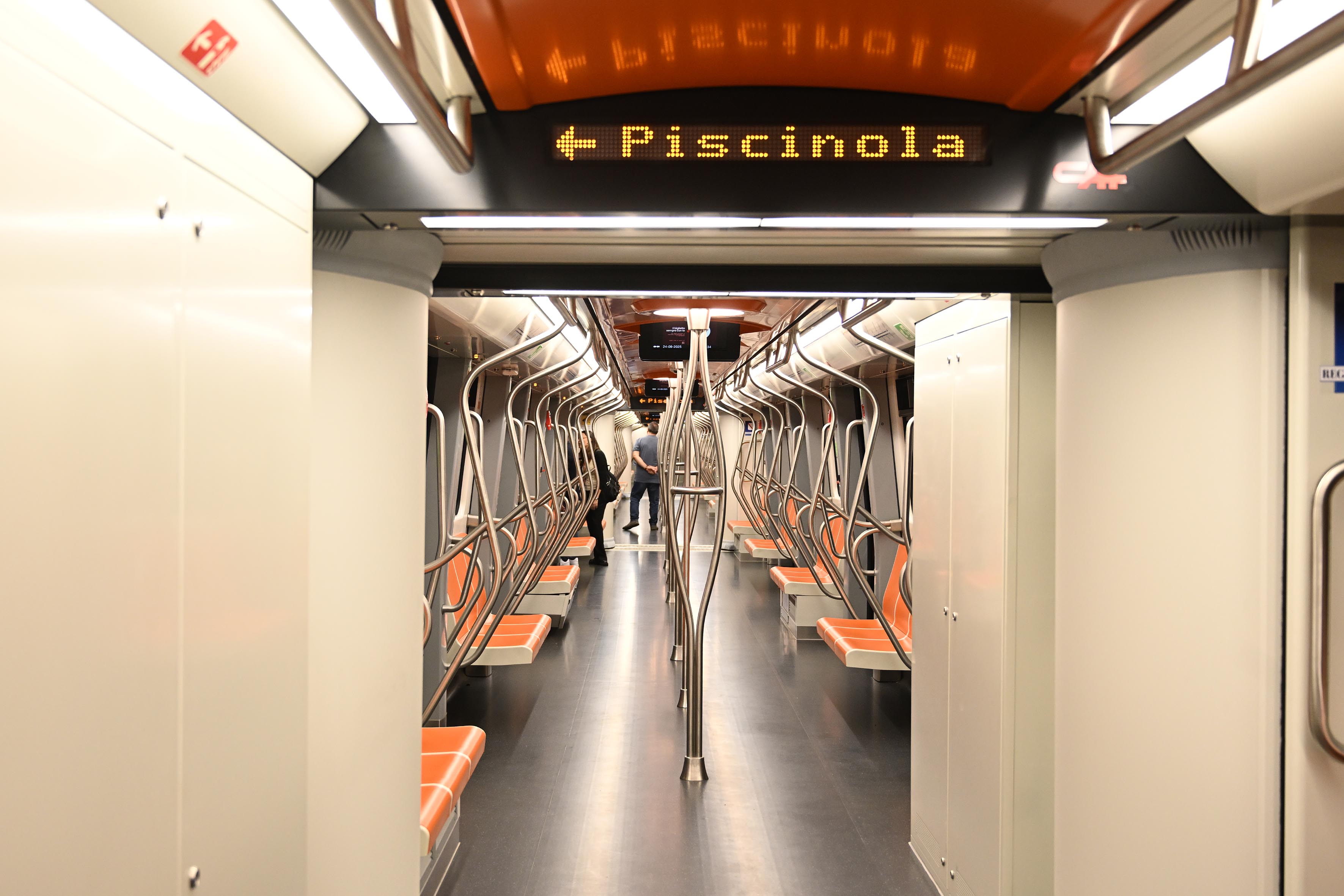 Presentazione del nuovo treno per la tratta Eav Aversa-Piscinola Scampia
