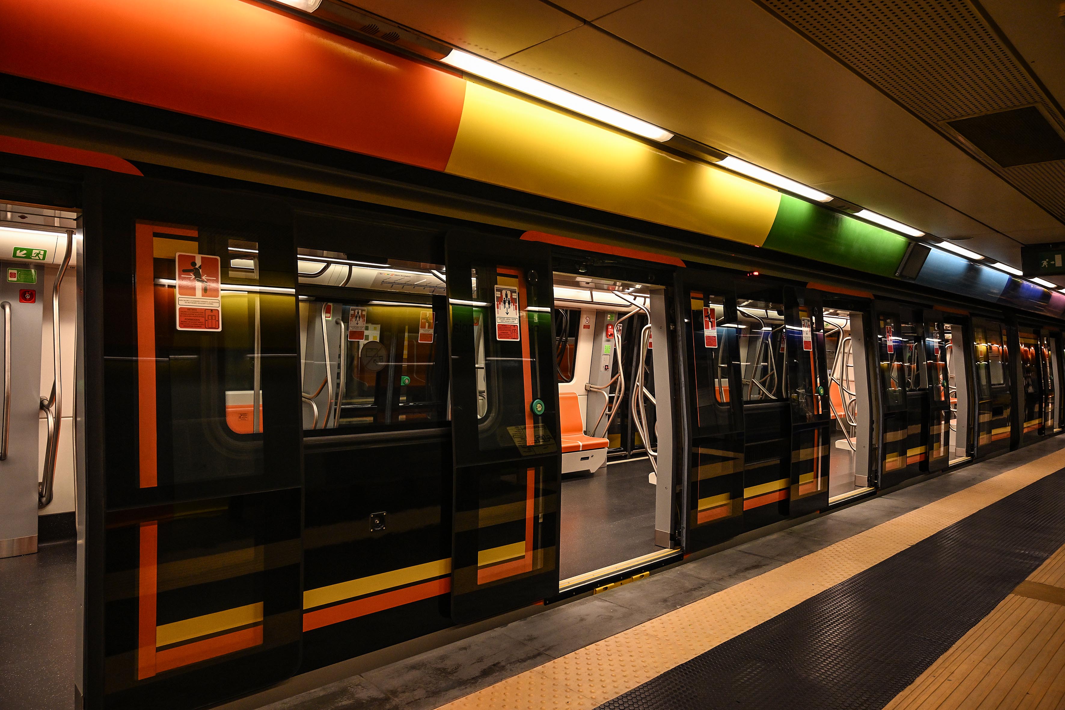 Presentazione del nuovo treno per la tratta Eav Aversa-Piscinola Scampia