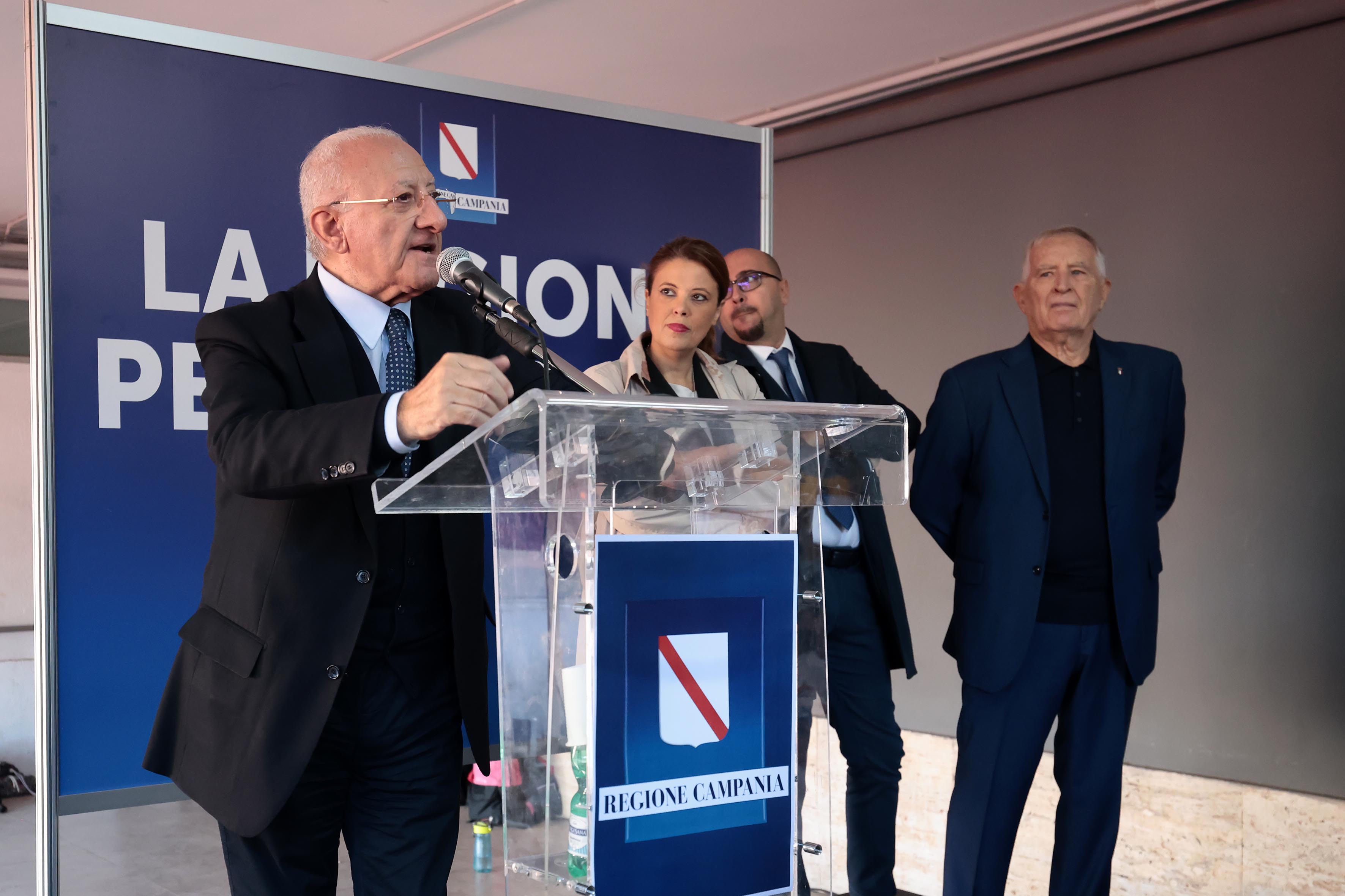 de_luca-visita_stadio_collana