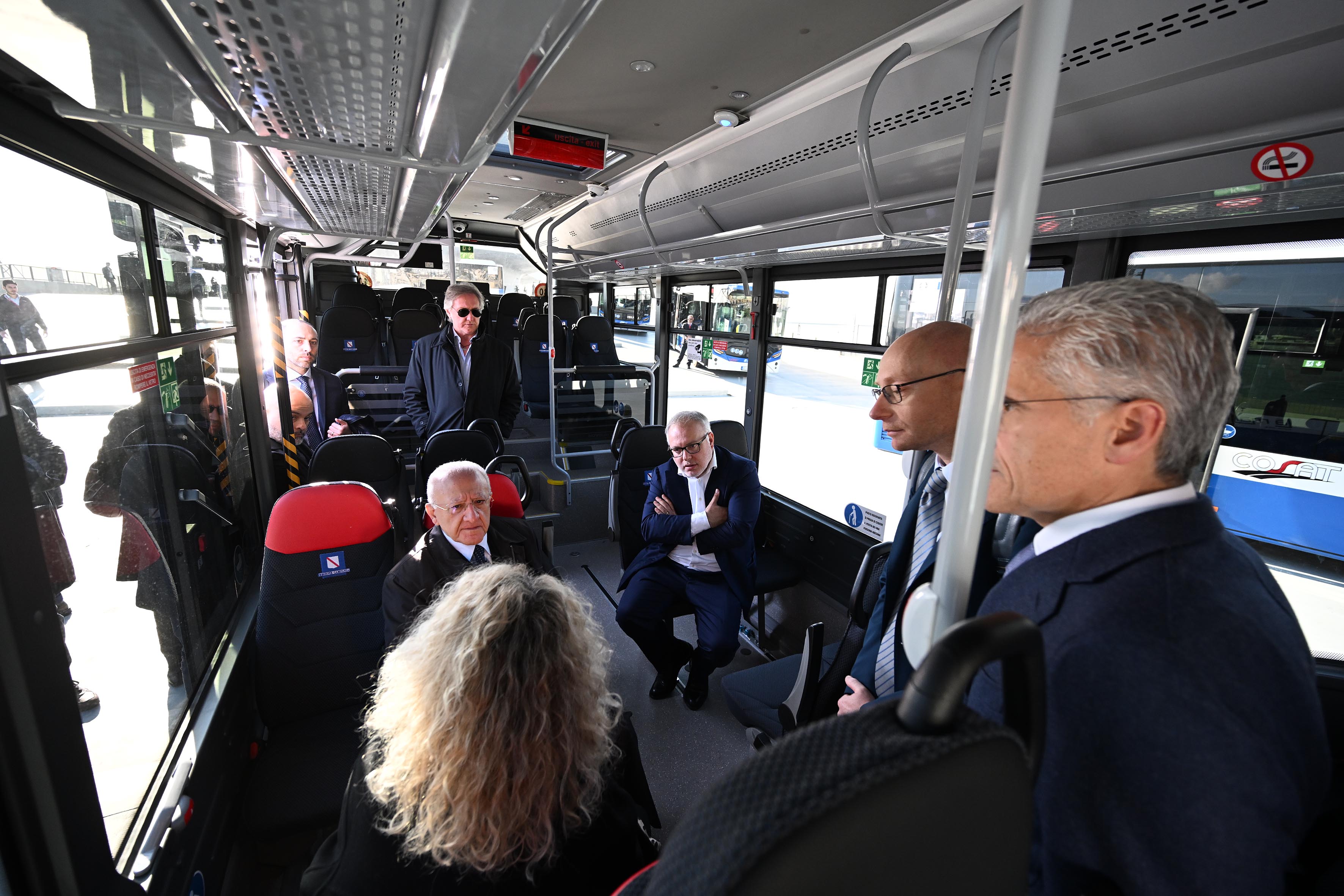 de_luca-consegna_autobus_salerno-