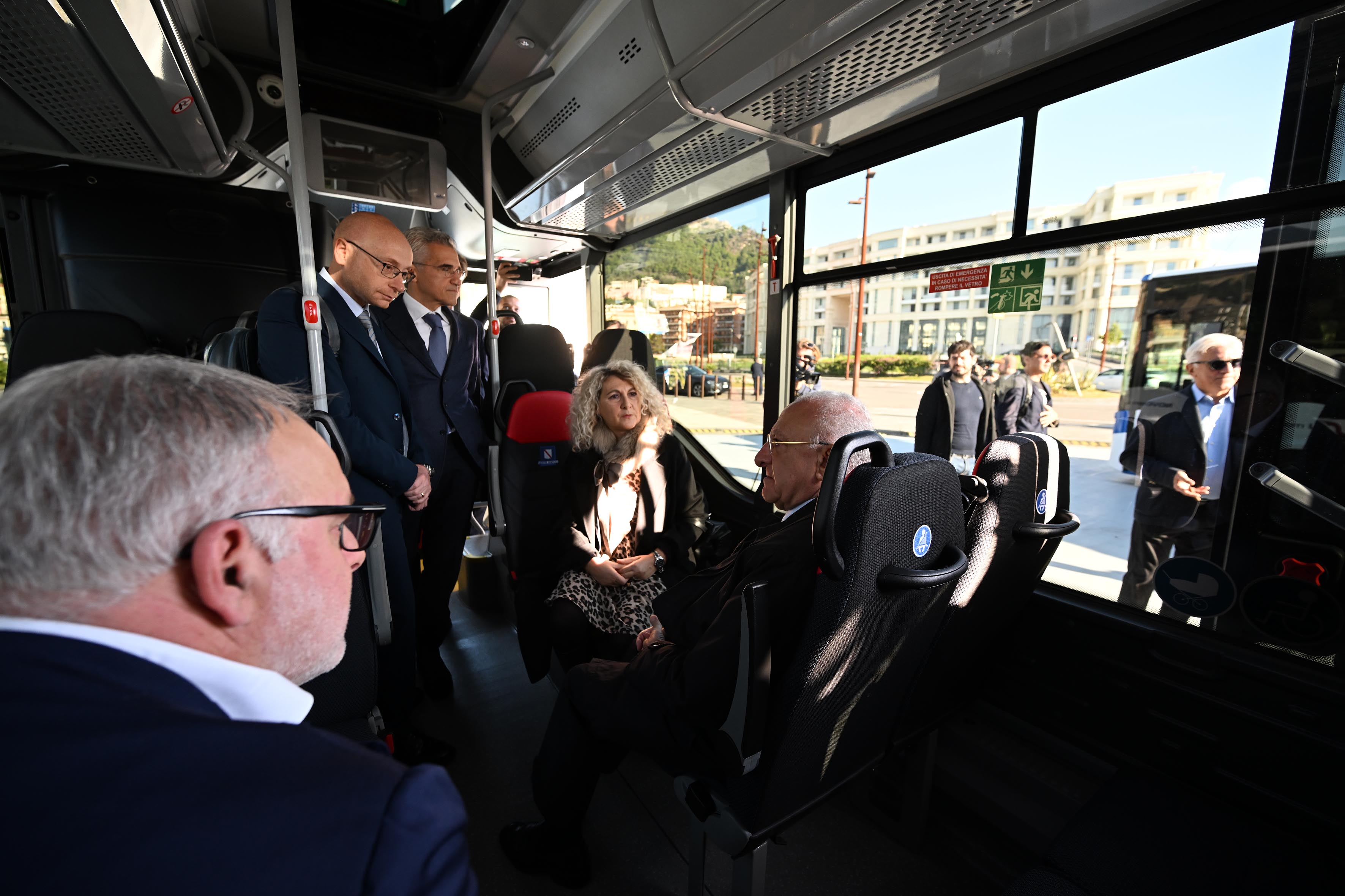 de_luca-consegna_autobus_salerno-
