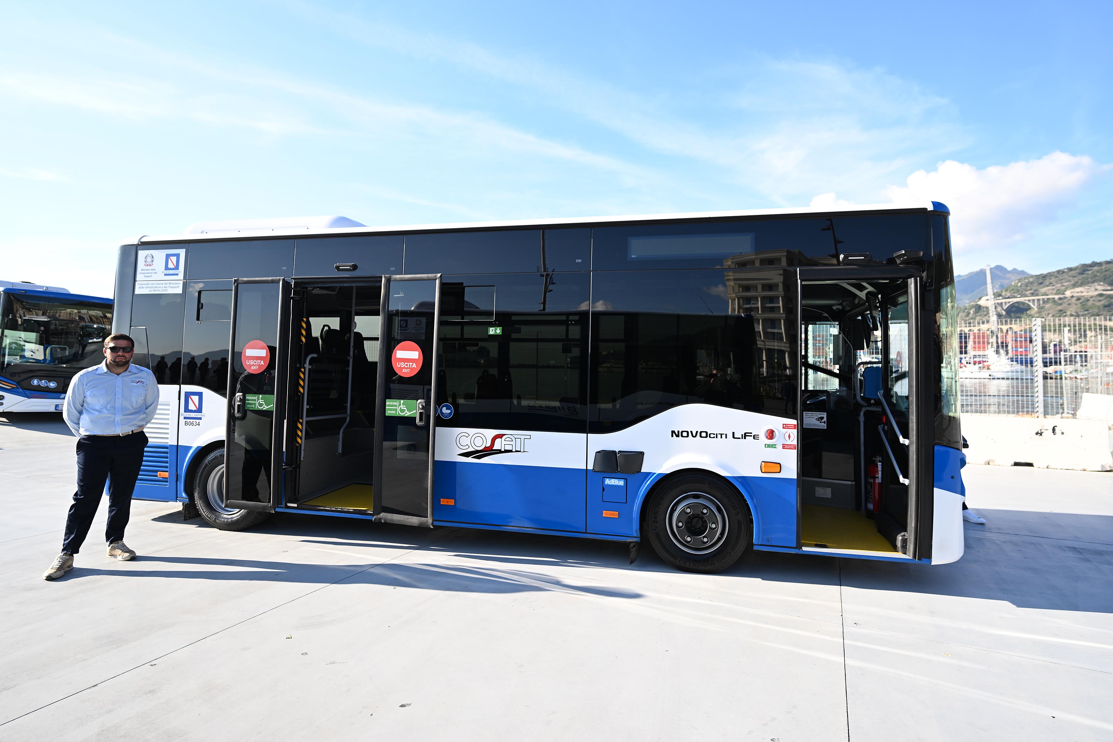 de_luca-consegna_autobus_salerno-