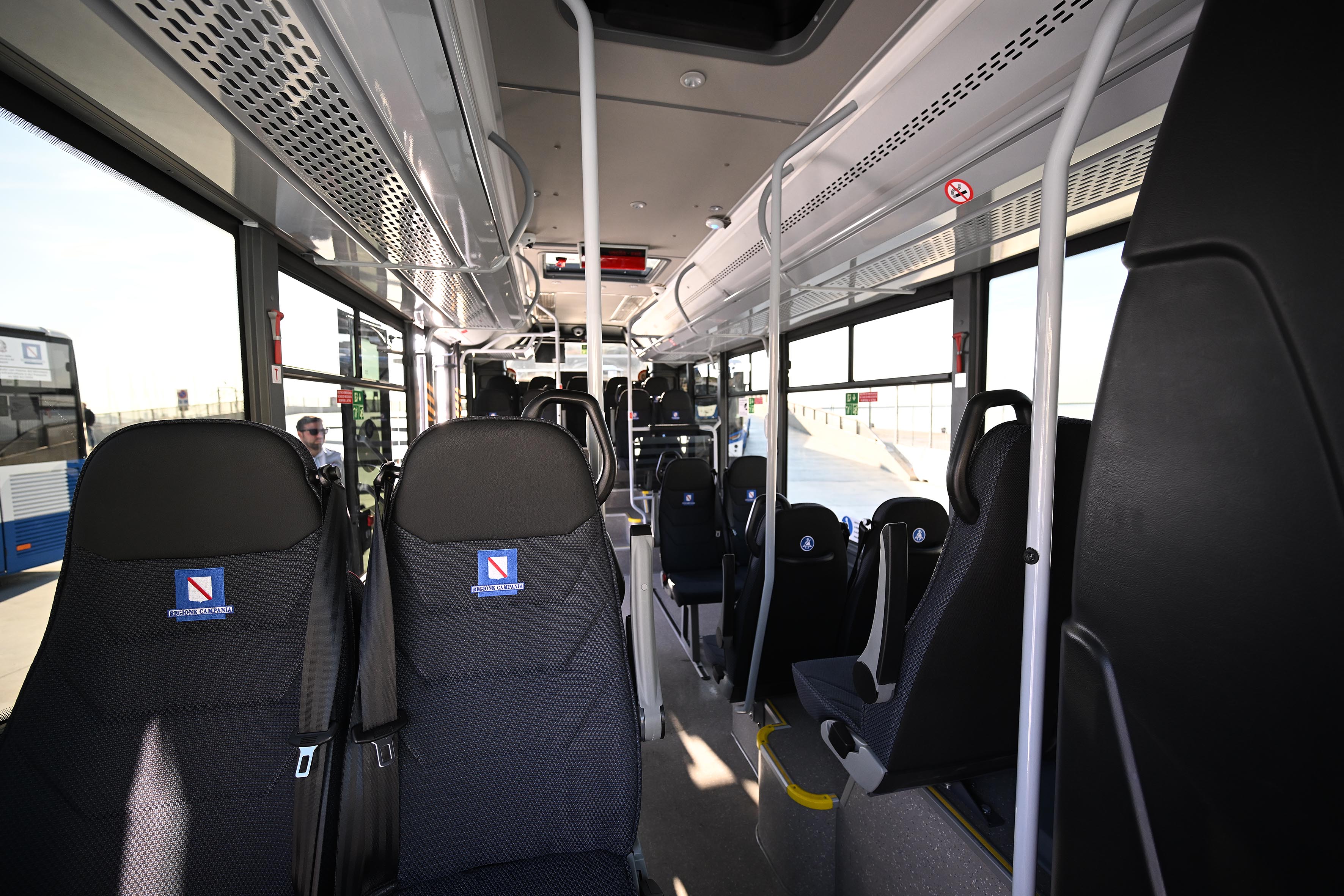 de_luca-consegna_autobus_salerno-