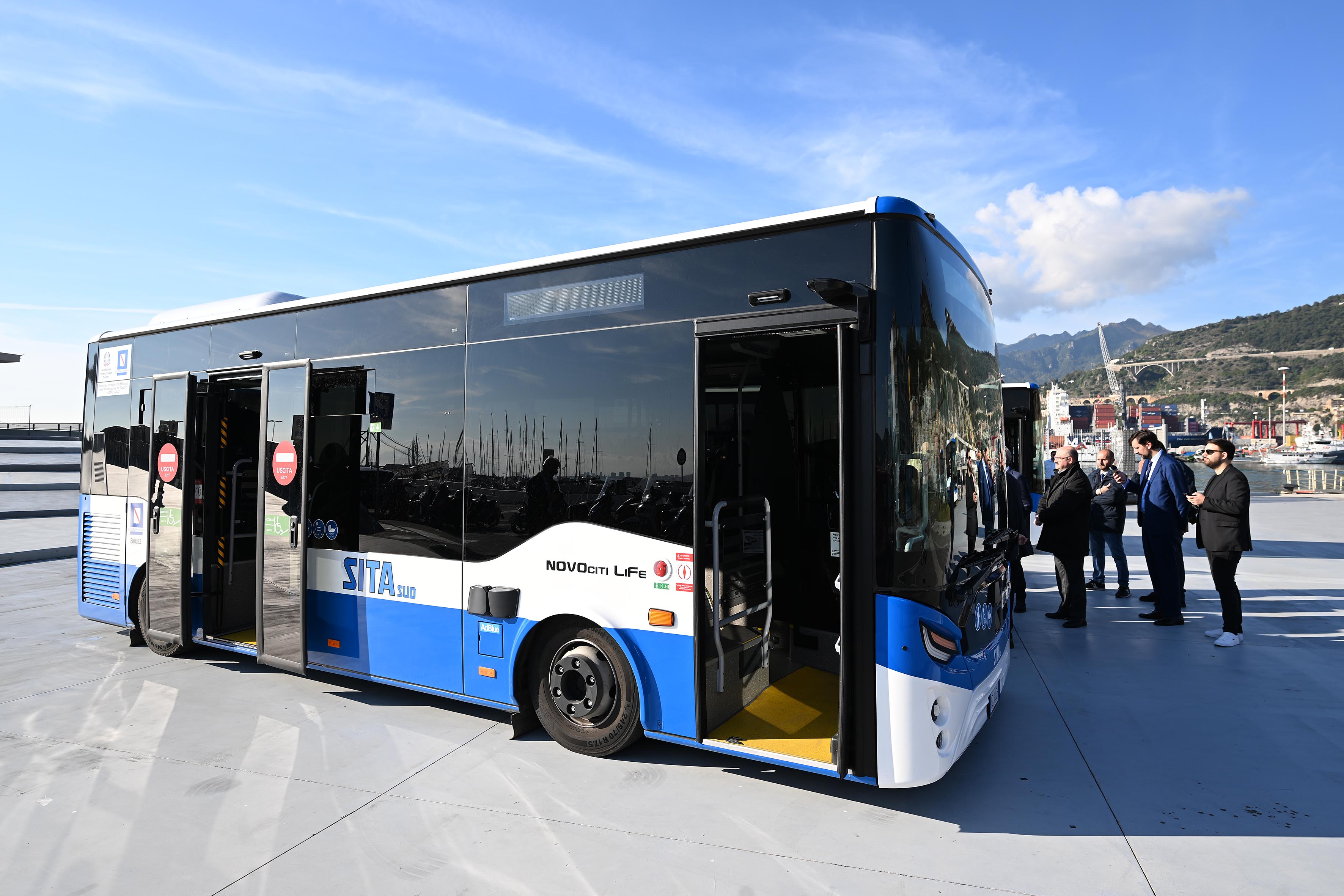 de_luca-consegna_autobus_salerno-