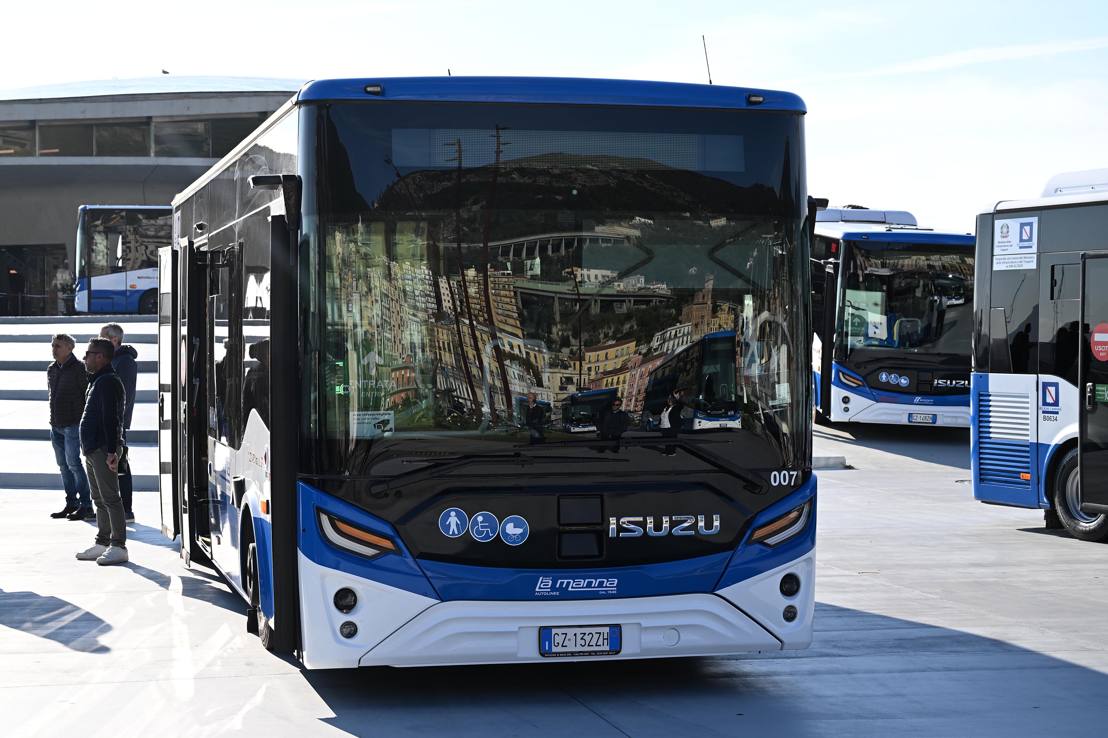de_luca-consegna_autobus_salerno-