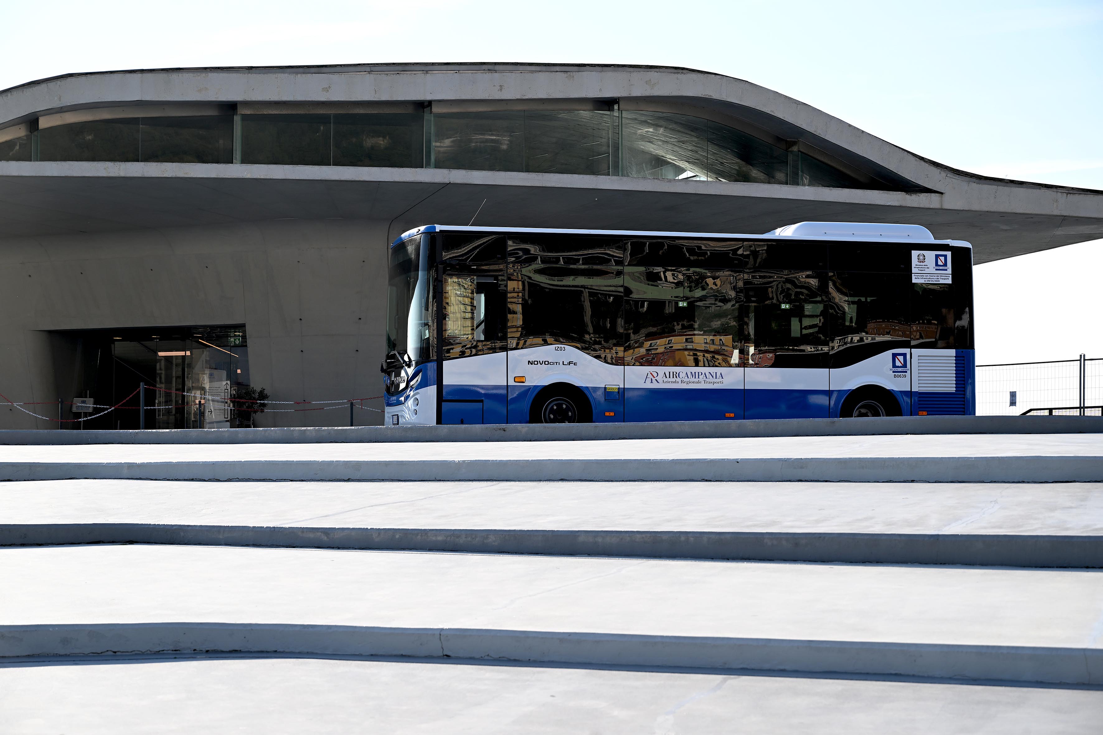 de_luca-consegna_autobus_salerno-