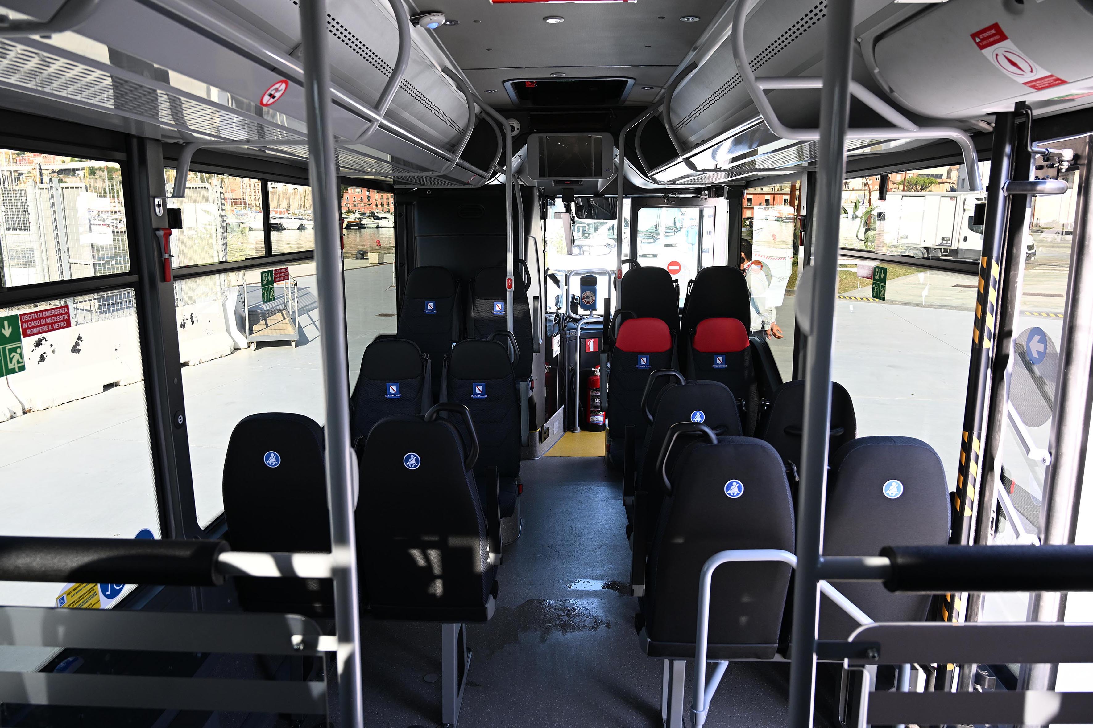 de_luca-consegna_autobus_salerno-