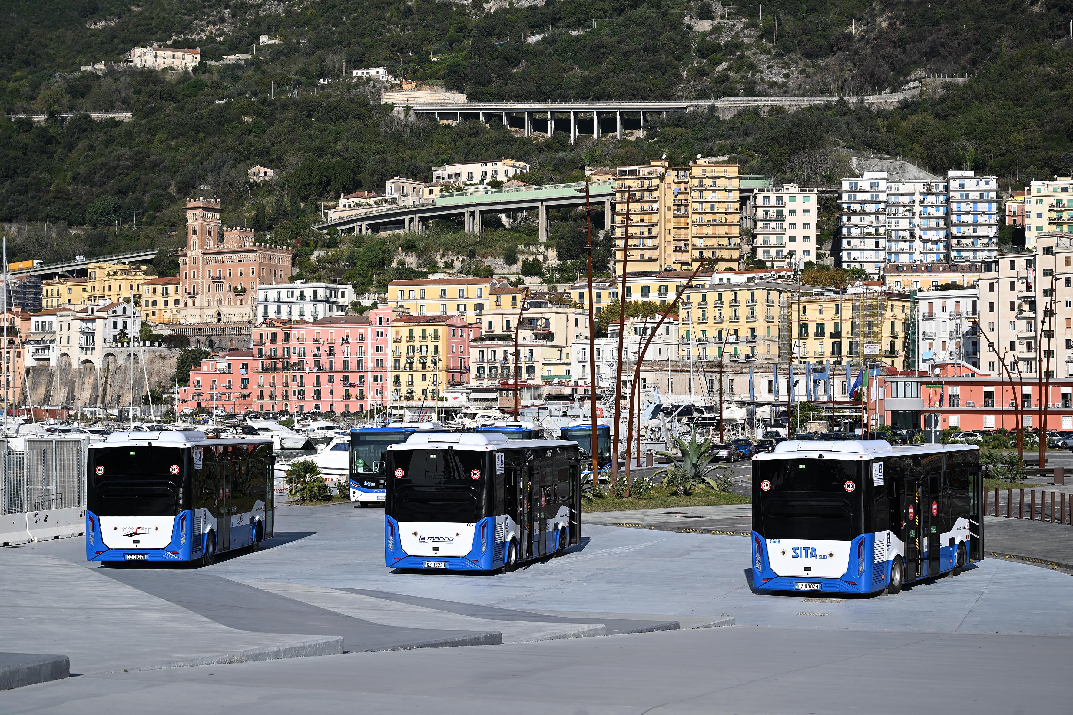 de_luca-consegna_autobus_salerno-