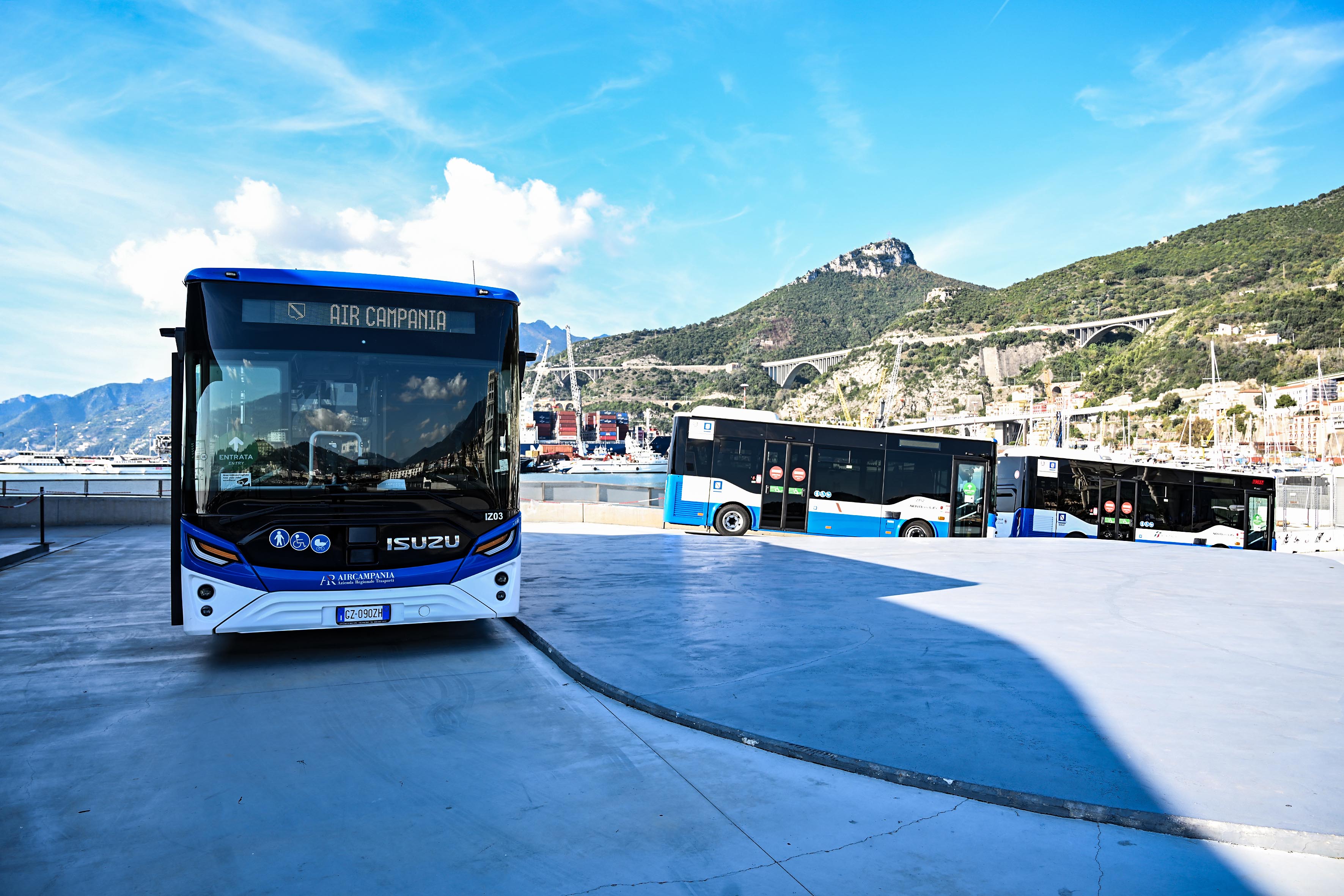 de_luca-consegna_autobus_salerno-