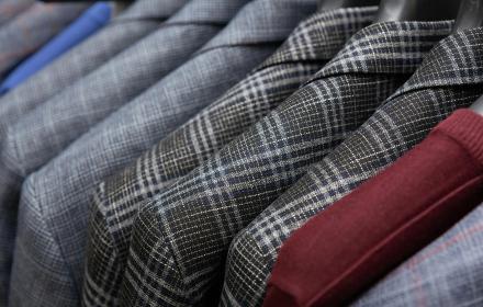 abbigliamento, giacche appese