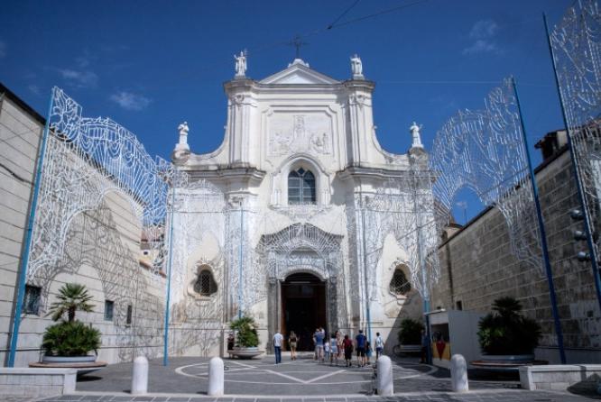 santa_maria_a_vico_ce_2019_la_basilica_di_maria_ss._assunta_e_il_complesso_aragonese.jpg